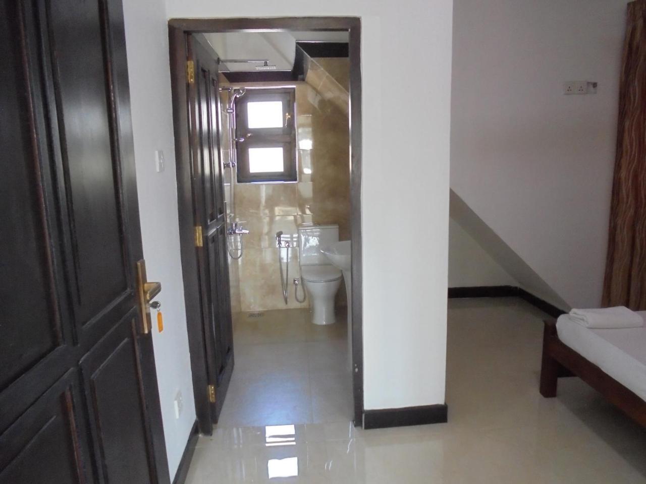 Jmf Hotel Negombo Exterior foto