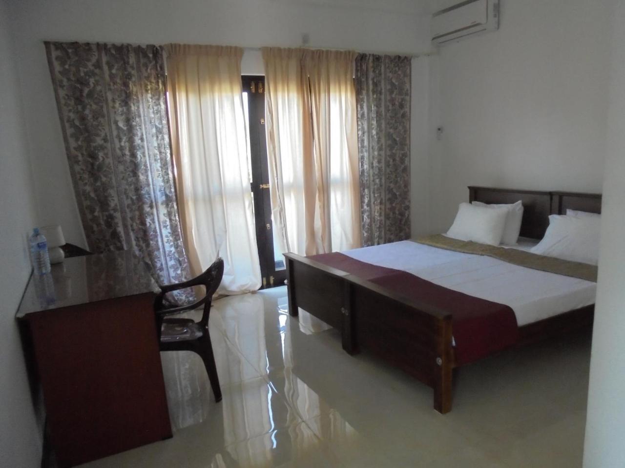 Jmf Hotel Negombo Exterior foto
