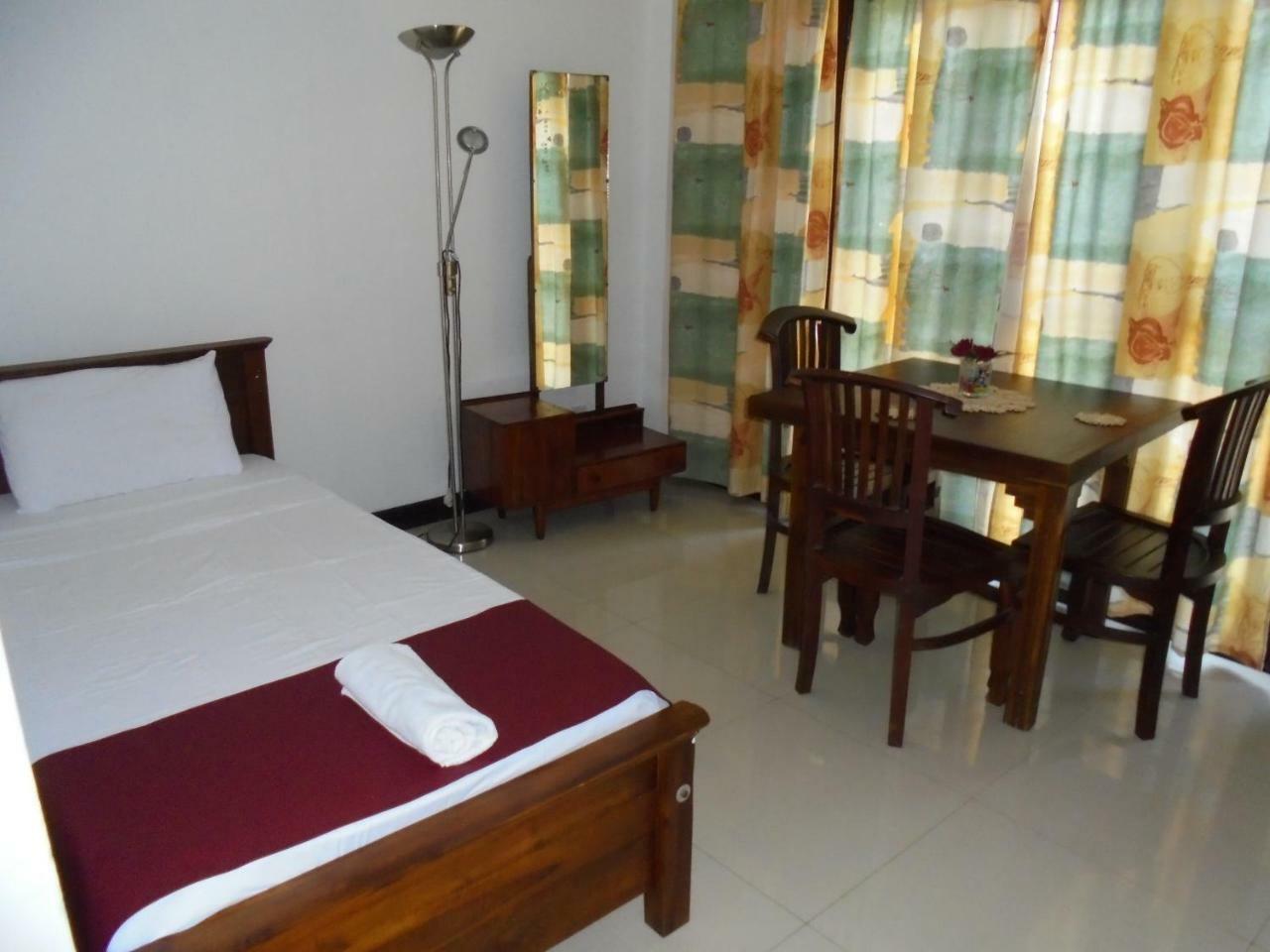 Jmf Hotel Negombo Exterior foto